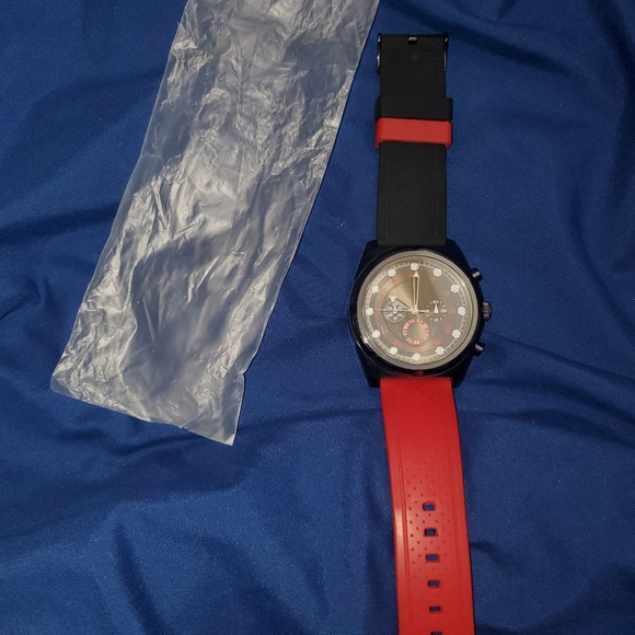 Watch - Picture 2 of 4